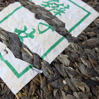 2014 Yong De Big Snow Mountain Bian Zi Pigtails Old Tree Puer Tea Cake Raw 400g