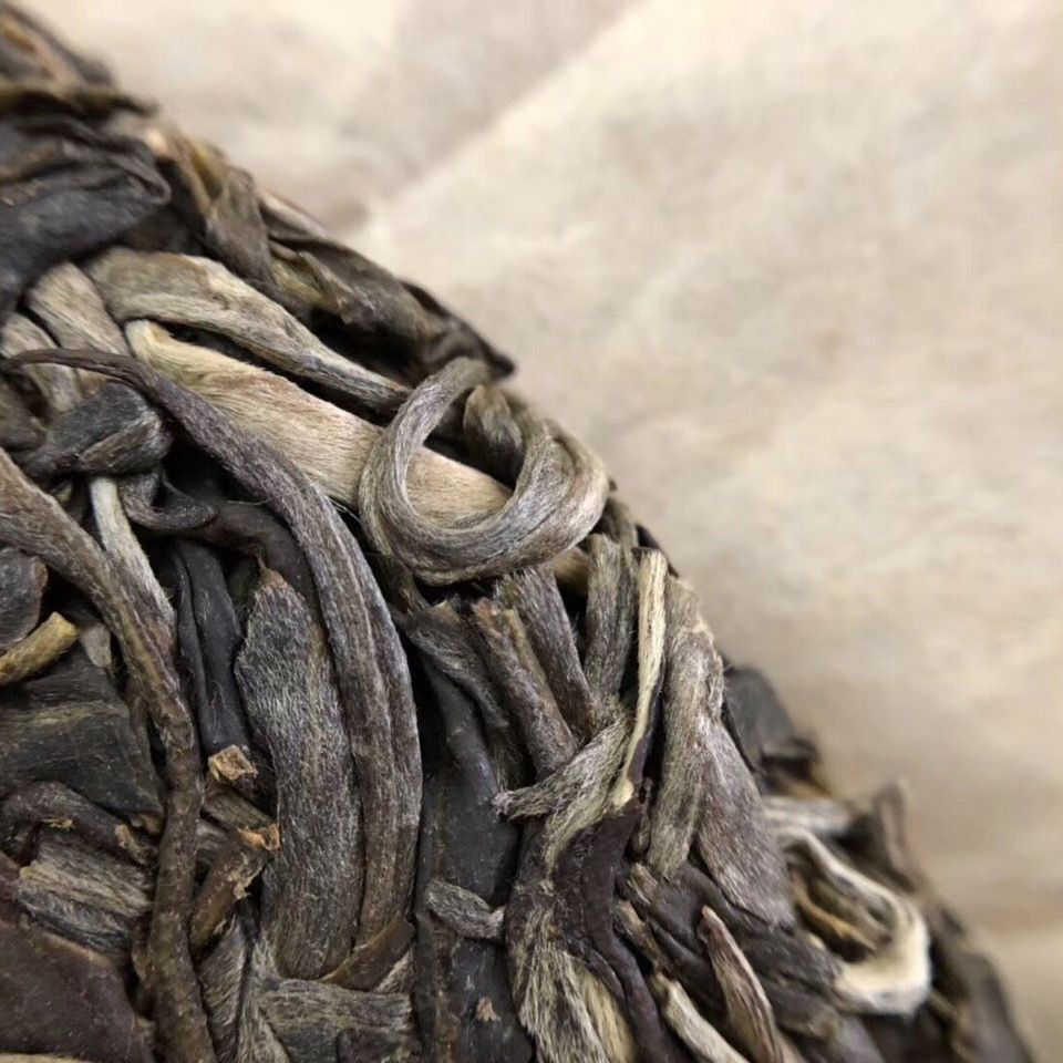 2019 Chen Sheng Hao Ba Wang Qing Bin (Overlord Green Cake) Pu-erh Tea Raw 357g