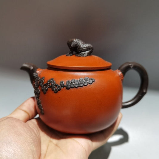 Chinese Yixing Zisha Clay Handmade Exquisite Kung Fu Tea Teapot品名：金蟾壶 底款：蒋蓉