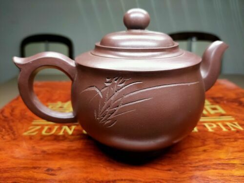 Chinese Yixing Zisha Clay Handmade Exquisite Teapot（兰香 底宽：顾景舟）