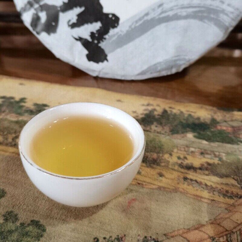 Organic Yunnan Pu'er Tea Hand-Pressed 357g Raw Pu'er Tea Cake