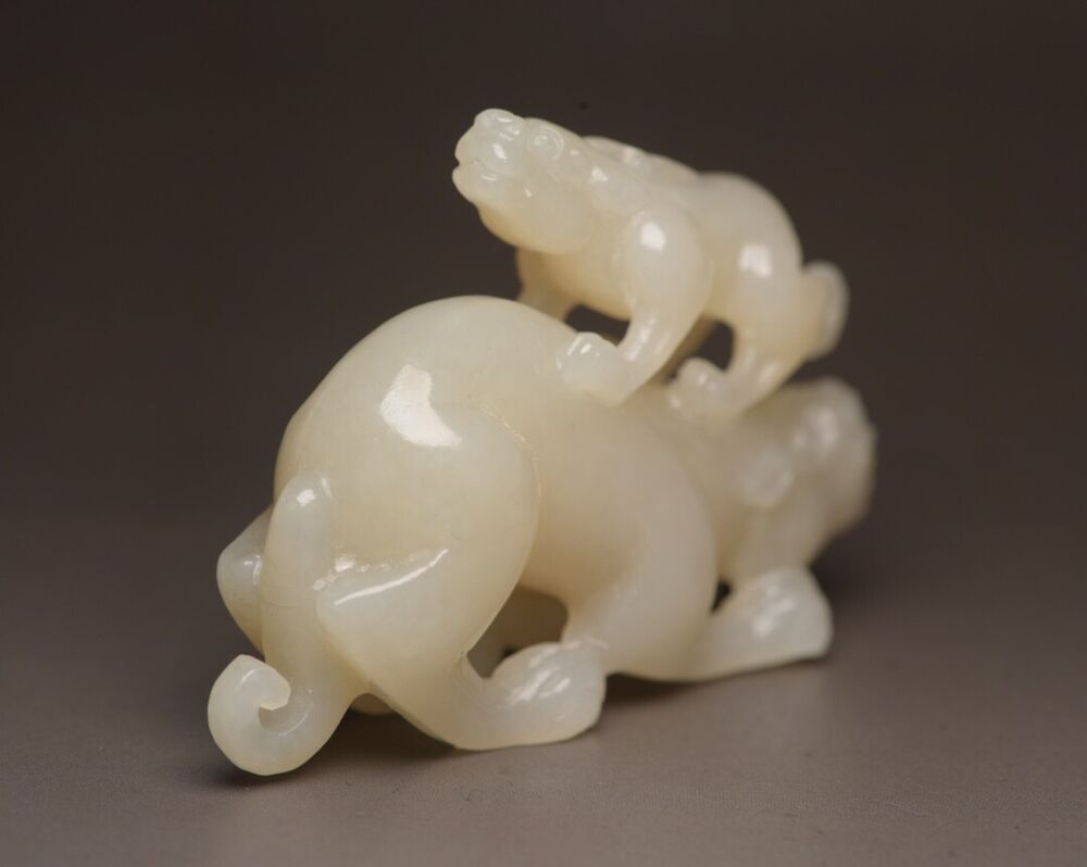 Chinese Top Natural Hetian Jade Carving Exquisite Beast Statue Figurines Artwork