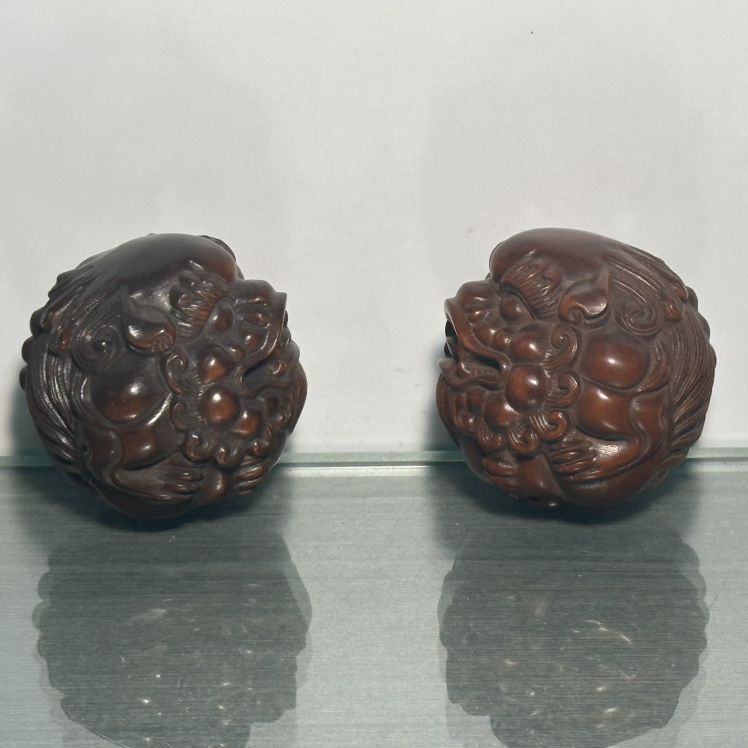 China Antique Boxwood Carving A Pair Beast Statue Wooden Figurines Nice Art Ball