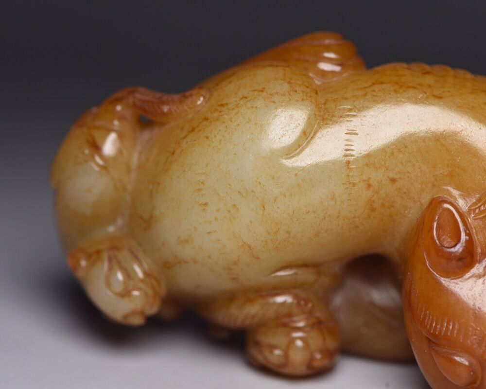 Chinese Old Hetian Jade Carved Beast Statue Sculpture Exquisite Decoration Art