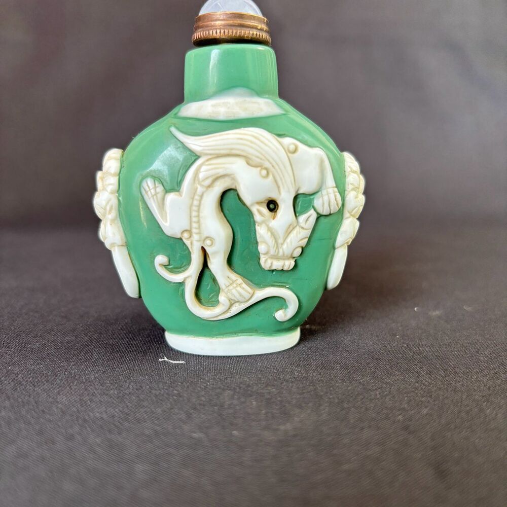Chinese Snuff Bottle Dragon Sculpture Snuff Box Glass Carved Colored Glaze White