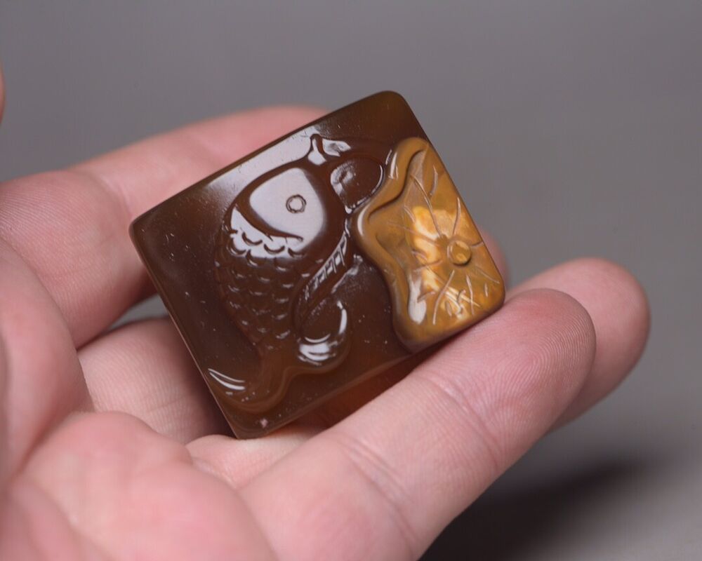 Chinese Natural Agate Hand Carved Fish Statue Exquisite Thumb Ring Jewelry Rare