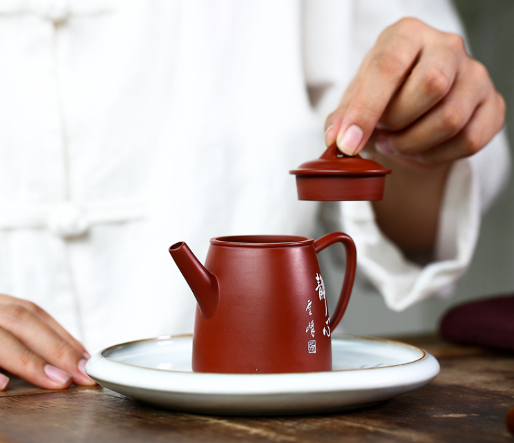 The famous handmade ancient Qin Quan pot of Dahongpao in Yixing raw ore (100ml)
