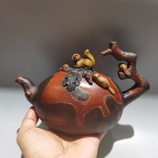 Chinese Yixing Zisha Clay Handmade pattern Exquisite Teapot 品名：松鼠葡萄 底款：蒋蓉