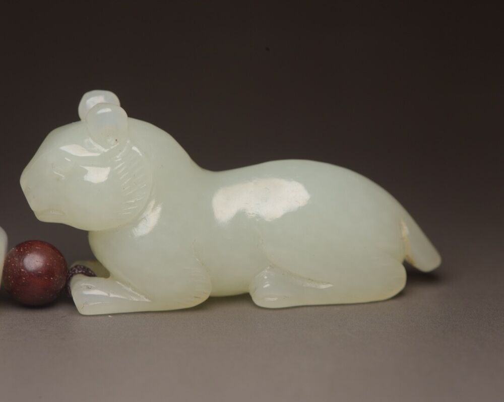 Top Chinese Natural Hetian White Jade Carved Exquisite Beast Statue Figurine Art