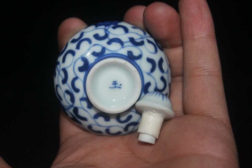 chinese porcelain blue and white porcelain snuff bottle small mini pot peking
