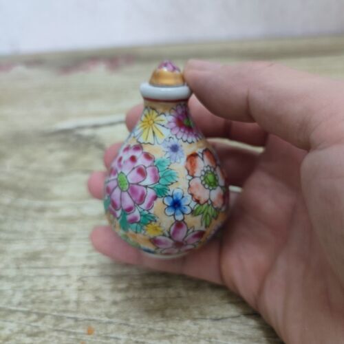 A Chinese famille rose porcelain snuff bottle painted flower vintage beijing art