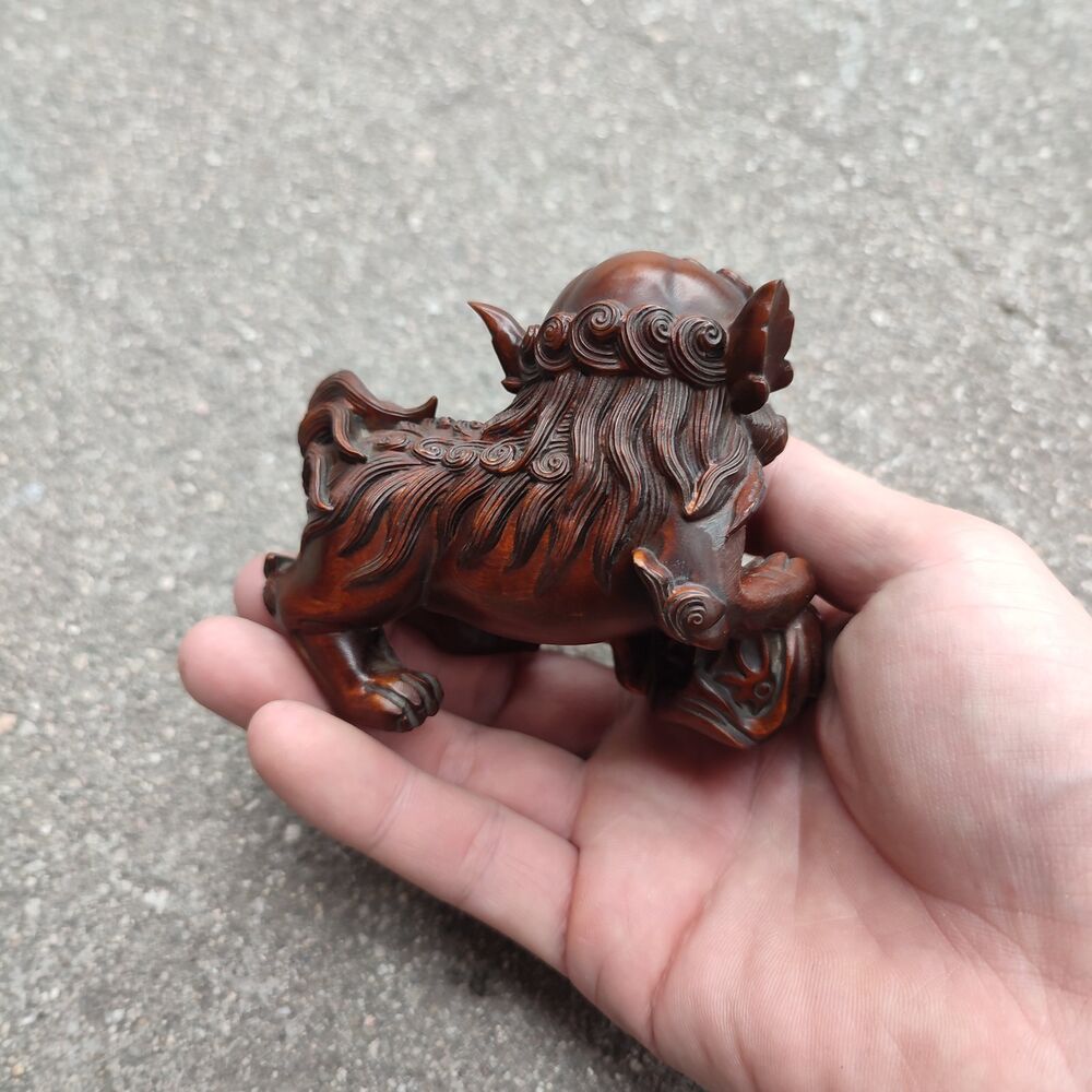 Chinese Wooden Lion Statue Wood Carving Play Ball Room Desk Decorative Sculpture