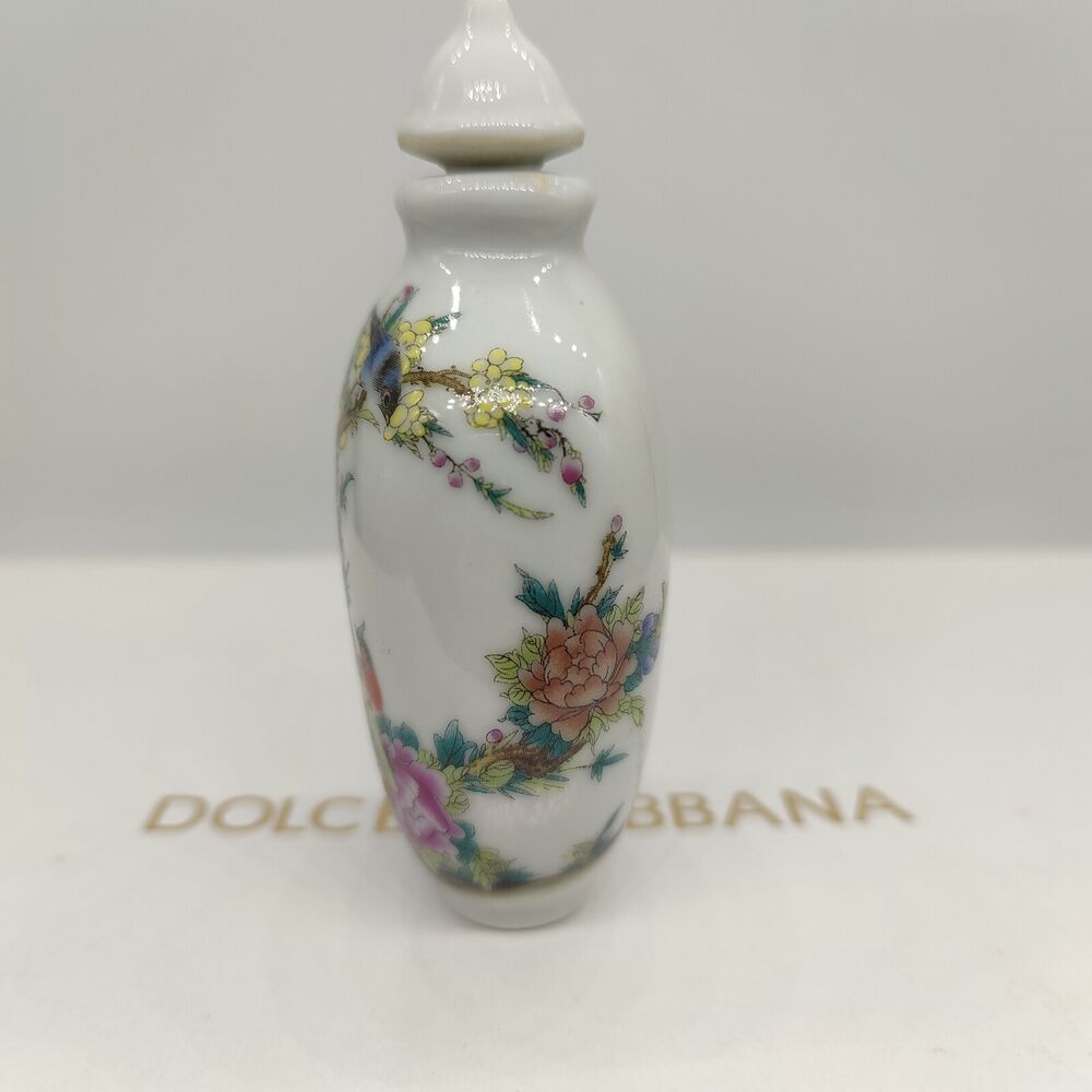 Chinese Vintage Porcelain Snuff Bottles Exquisite Painted Flowers And Birds Art