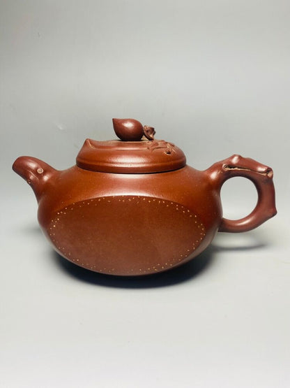 Chinese Yixing Zisha Clay Handmade Exquisite Teapot（寿桃 底款：汪寅仙）