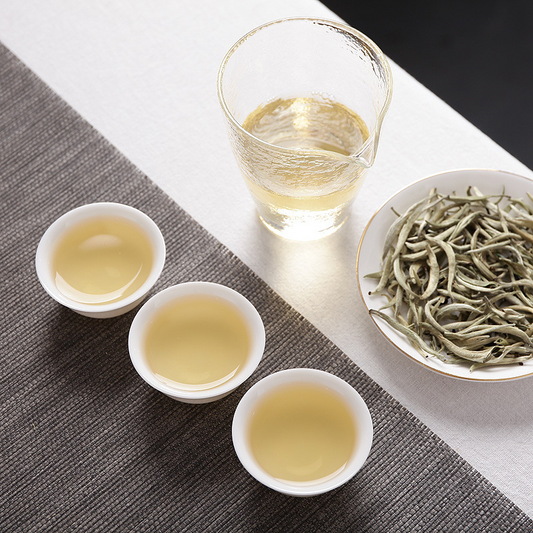 Pu'er raw tea white hair silver needle white hair single bud moonlight white tea