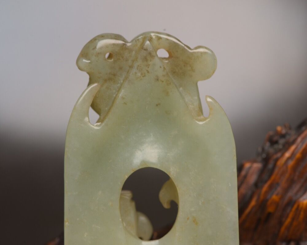 China Natural Hetian Jade Hand Carved Dragon Statue Lucky Pendants Jewelry Gift