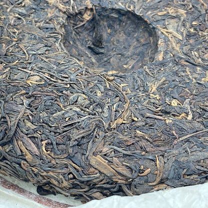 Pu 'er tea, 2006, Hong Kong version, Yi Wu Zhengshan, 357g, born.