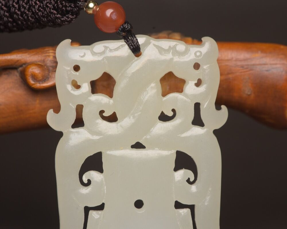 Antique Chinese Hetian Jade Carving Exquisite Statue White Jade Pendant Jewelry