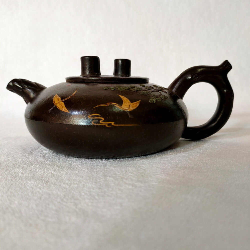 Chinese Yixing Zisha Clay Handmade Exquisite Teapot （松鹤延年 底款：周桂珍）