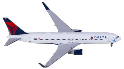 1:400 Panda Model Delta Air Lines Boeing 767-300ER Airplane Diecast Plane Mode