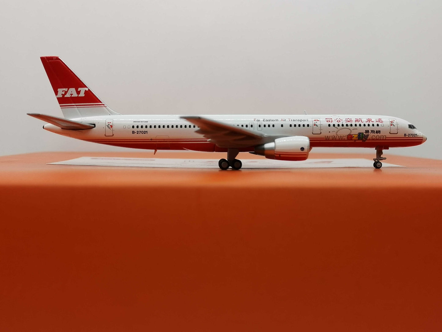 1:400 JC Wings FAT BOEING B757-200 Passenger Airplane Diecast Aircraft Model