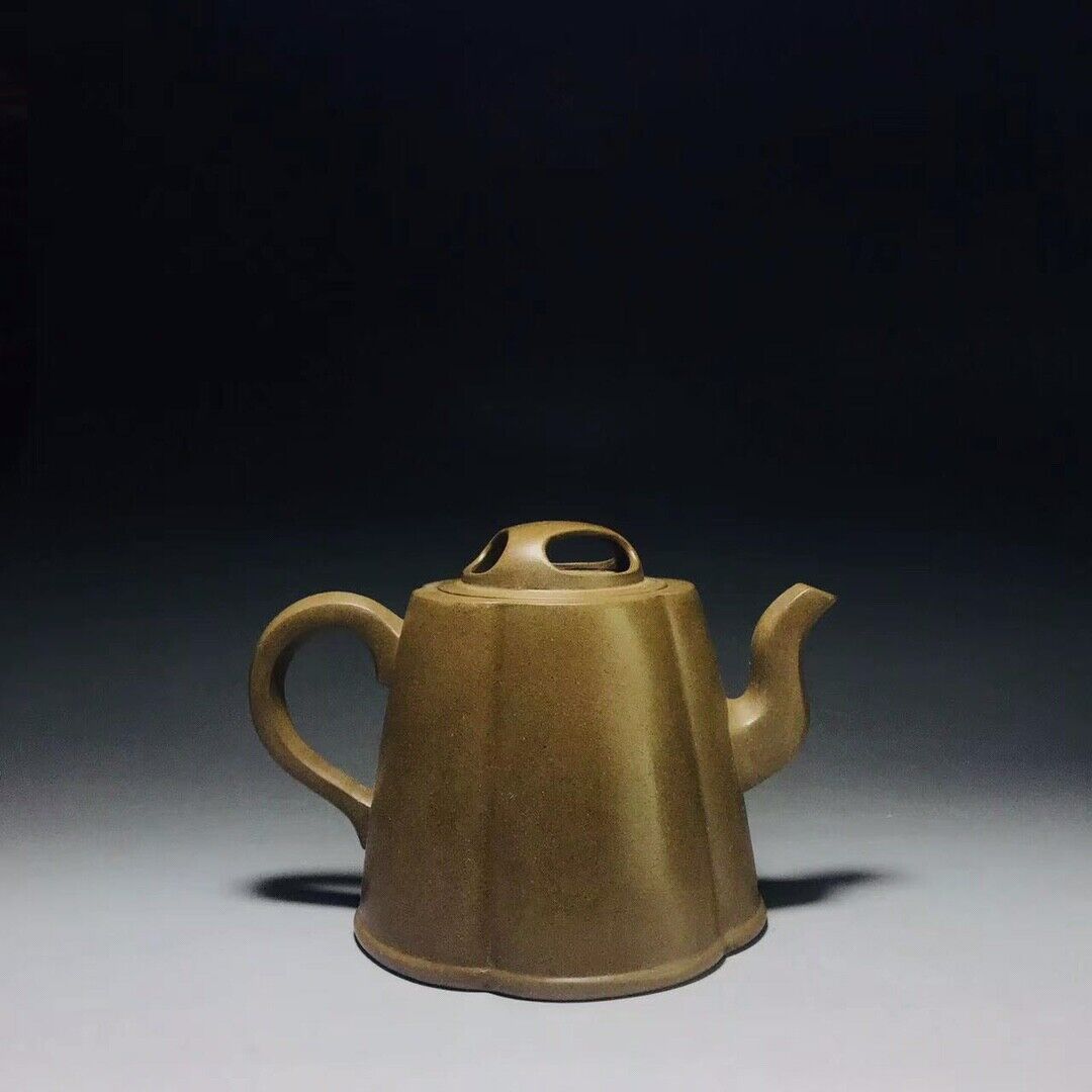 Chinese Yixing Zisha Clay Handmade Exquisite Teapot （梅花三弄 底款：周桂珍）