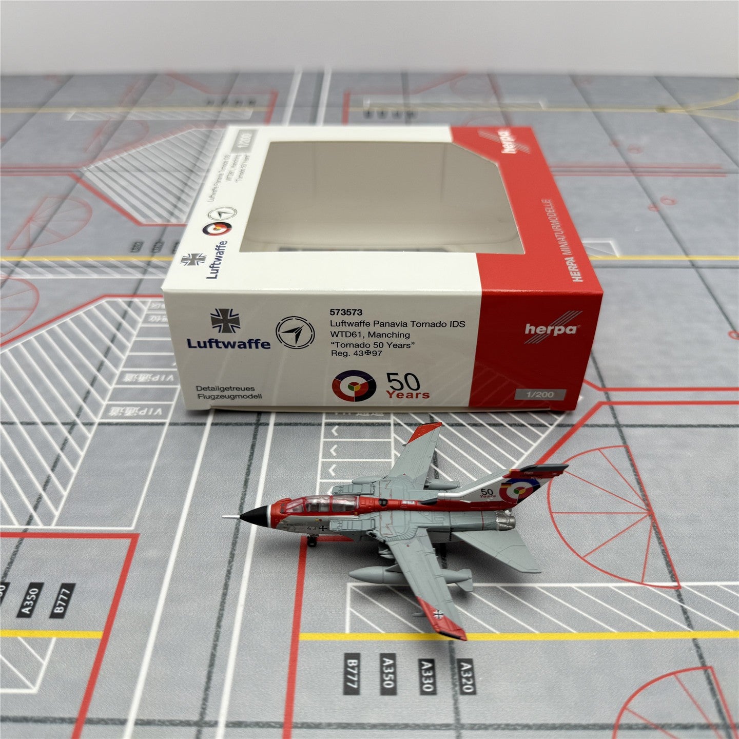 Herpa Wings 1/200 Luftwaffe, Panavia, Tornado, Metal Fighter Model Aircraft