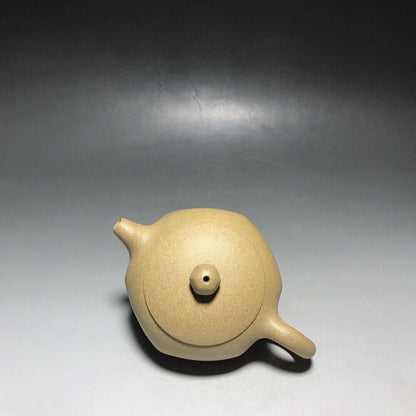 Chinese Yixing Zisha Clay Handmade Exquisite Teapot（方韵香 底款：汤唯萍）