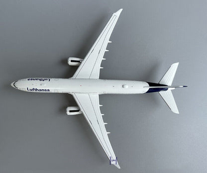 1:400 NG Lufthansa AIRBUS A330-300 Passenger Airplane Diecast Aircraft Model