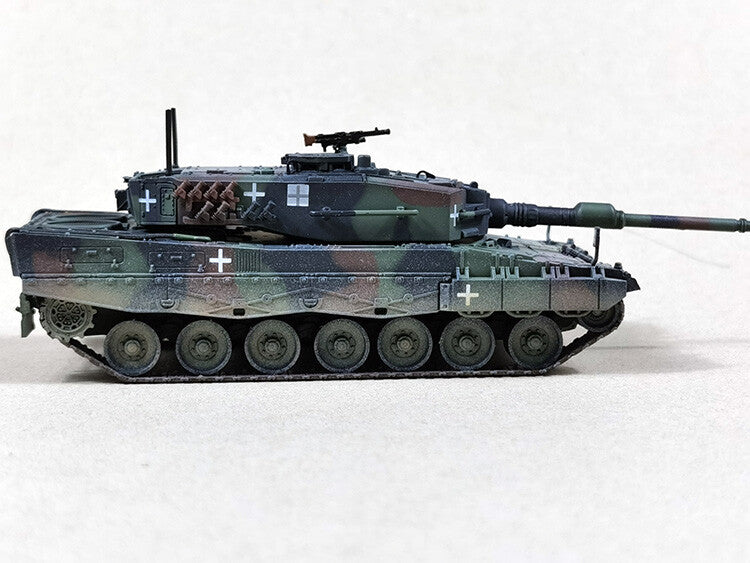 1/72 Ukrainian Leopard 2A4 Main Battle Tank Model