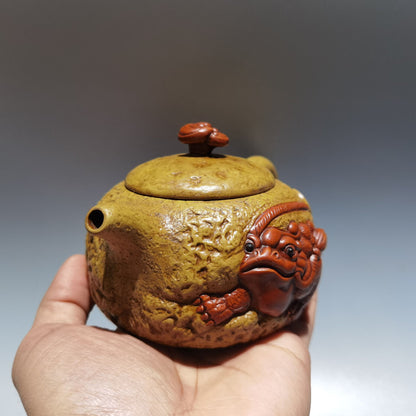 Chinese Yixing Zisha Clay Handmade Exquisite Teapot （金蟾壶 底款：蒋蓉)