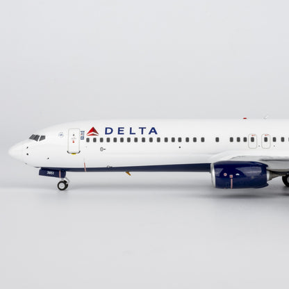 1:200 NGmodels Delta Air Lines Boeing 737-900ER Passenger Diecast Airplane Model