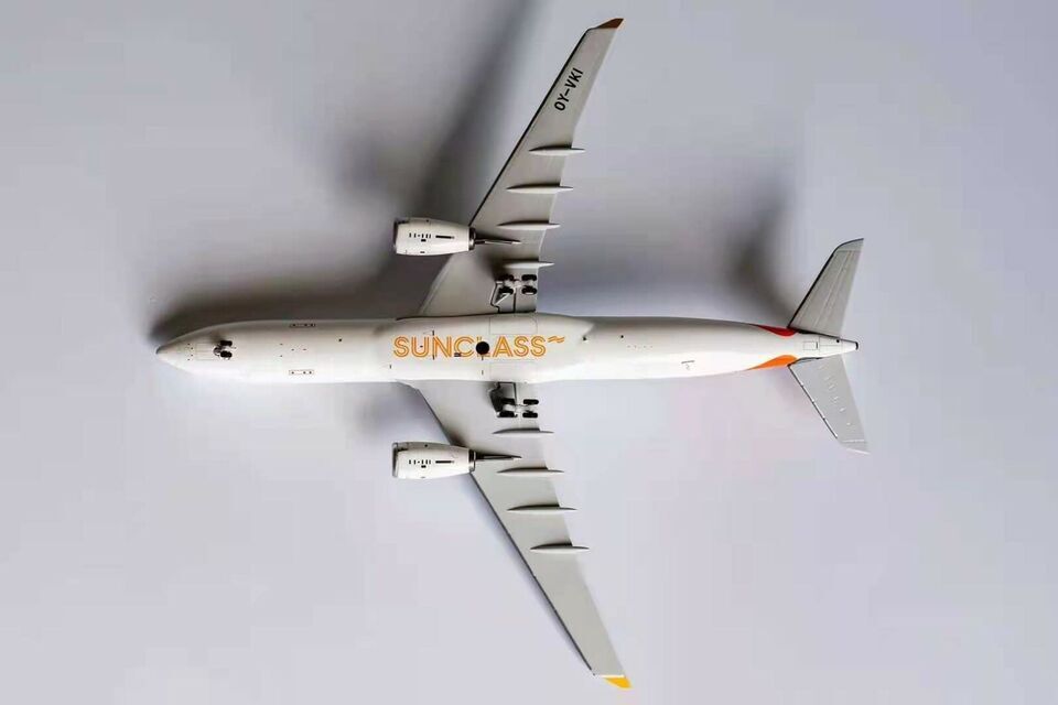 1:400 NG Model SUNCLASS AIRBUS A330-300 Passenger Airplane Diecast Plane Model