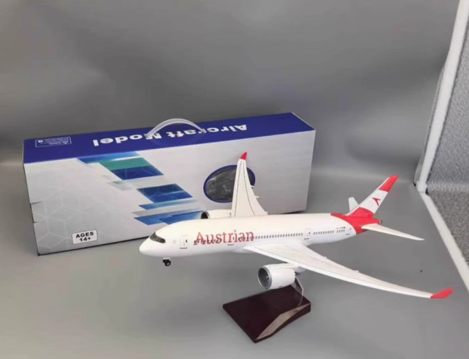 1:130 43CM Austrian BOEING 787 Passenger Plane Landing Gear Resin Aircraft Model