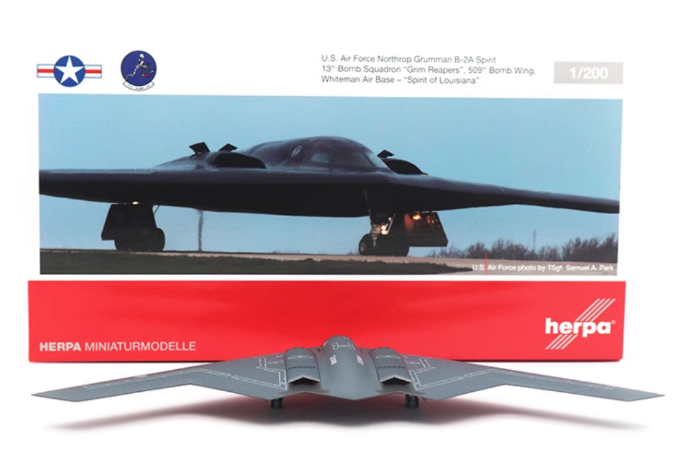 1:200 Herpa USAF Nothrop Grumman B-2A Spirit of America Bomber Diecast Model