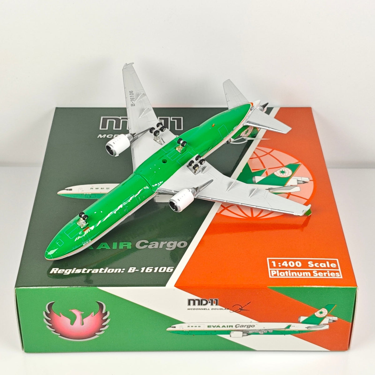 1:400 Phoenix EVA Air MD-11F Passenger Airplane Diecast Aircraft Plane Model