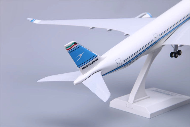 1:200 33CM RISESOON KUWAIT AIRBUS A350-900 Passenger Airplane ABS Plastic Model