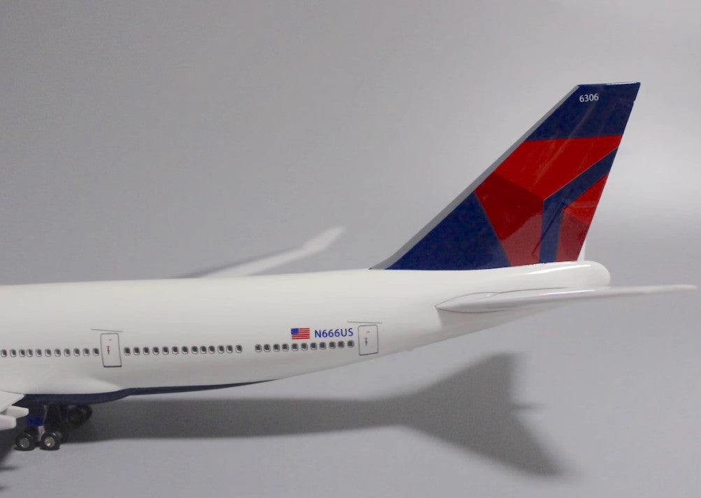 1:150 47CM DELTA BOEING 747-400 Airplane Plane Landing Gear Resin Aircraft Model