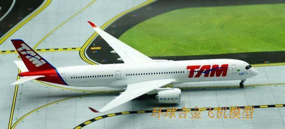 1:200 33CM JC WINGS TAM AIRBUS A350-900 Passenger Airplane Diecast Plane Model