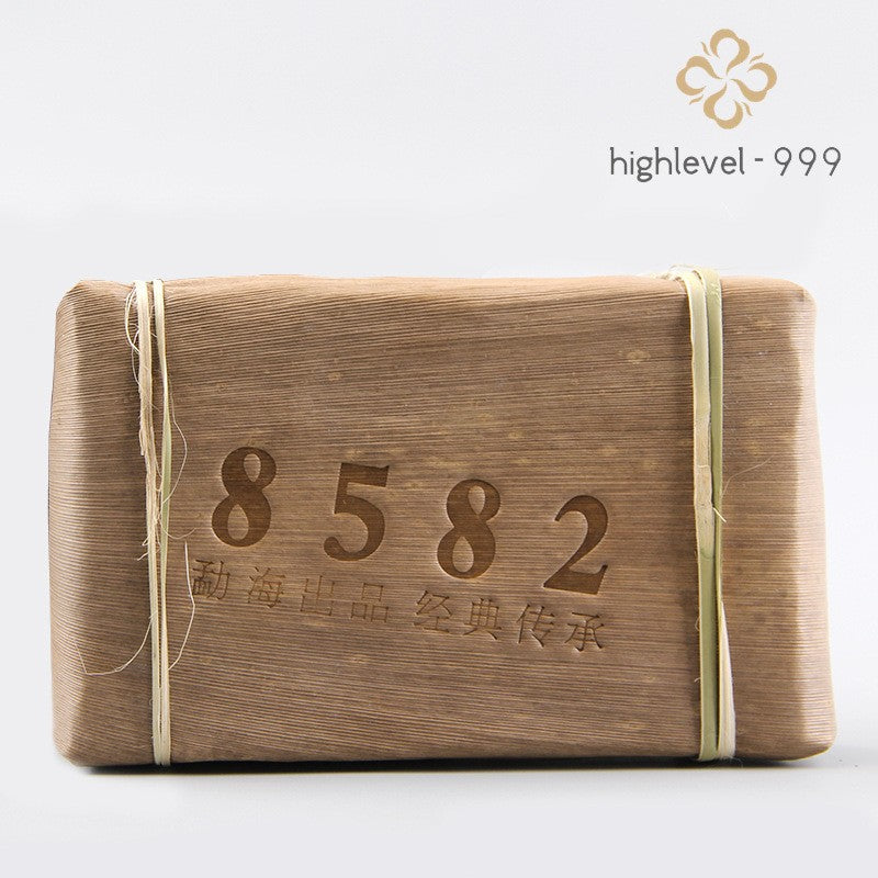 250g Yunnan Menghai Ancient Tree Old Tea Brick 8582 Old Raw Tea Pu Erh Tea Brick