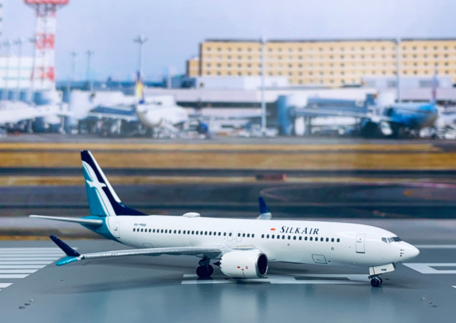 1:400 AeroClassics SILK AIR Boeing 737 MAX 8 Passenger Airplane Diecast Model