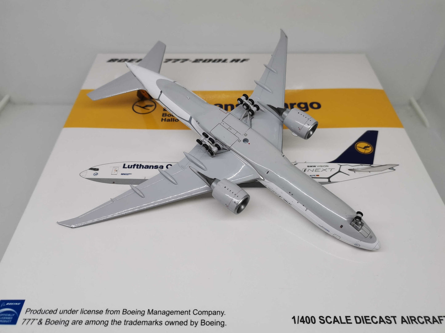 1:400 JC Wings Lufthansa Cargo BOEING B777-200LRF Airplane Diecast Model