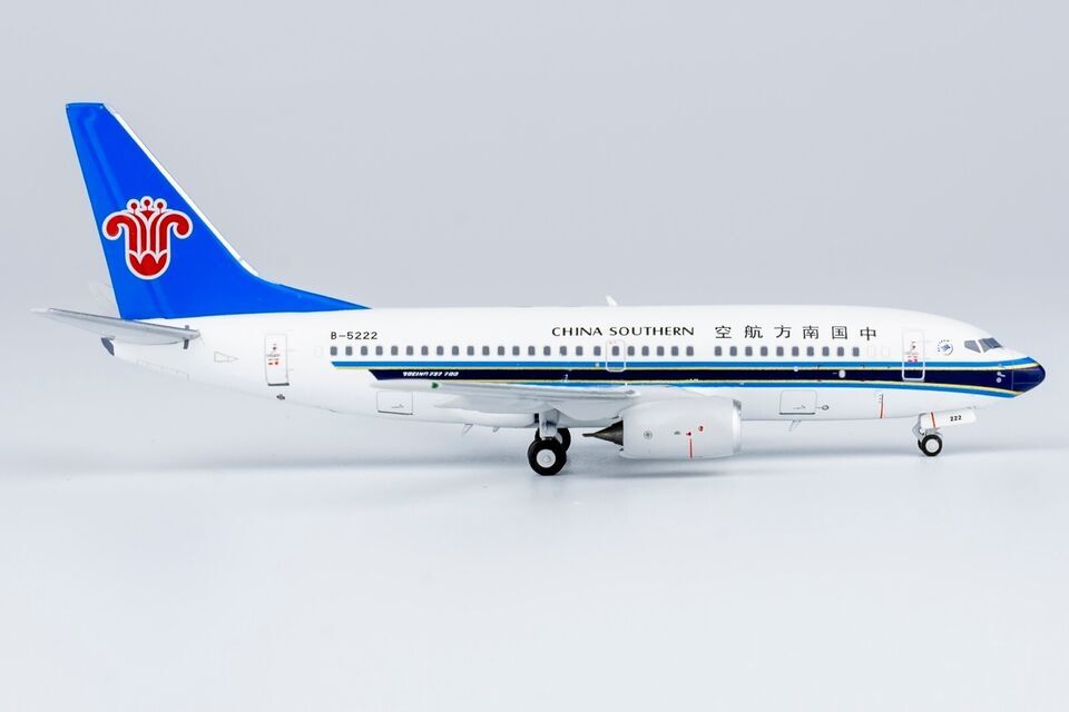 1:400 NG Model CHINA SOUTHERN BOEING 737-700 Passenger Airplane Diecast Model