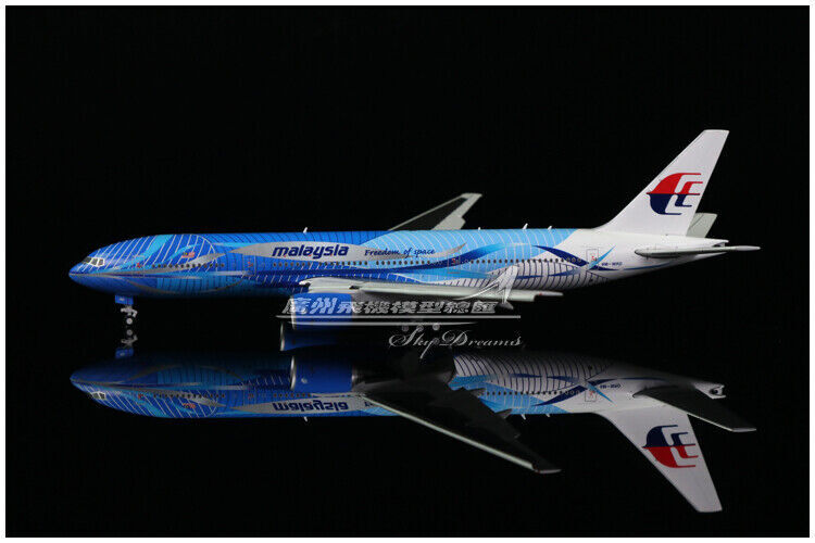 1:400 JC Wings Malaysia Airlines BOEING 777-200 Airplane Flap Down Diecast Model