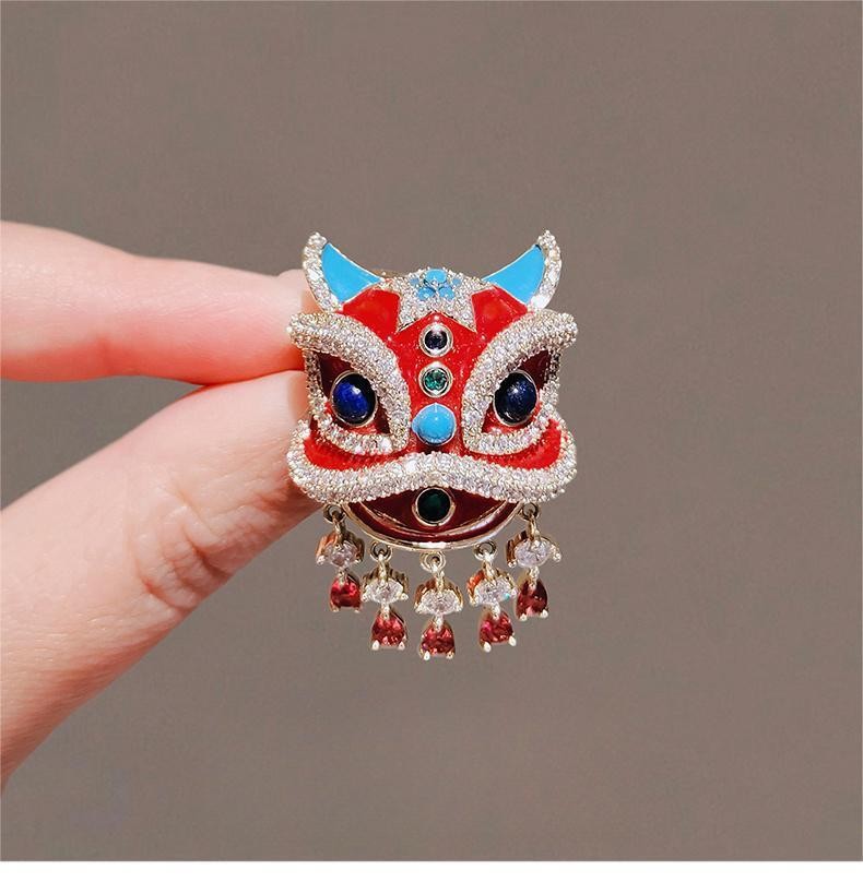 Chinese Style Lion Dance Brooch for Women, Elegant Suit and Sweater Accessory