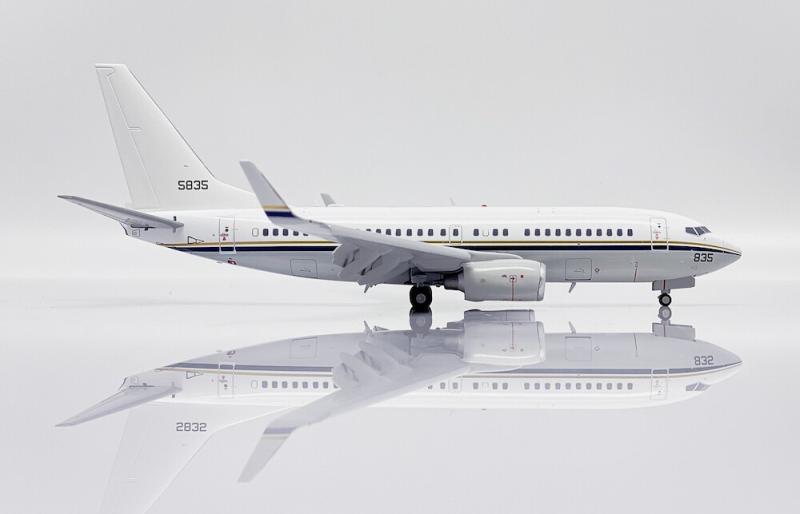 1:200 JC Wings USA-NAVY C-40A Flap Down Passenger Plane Diecast Aircraft Model