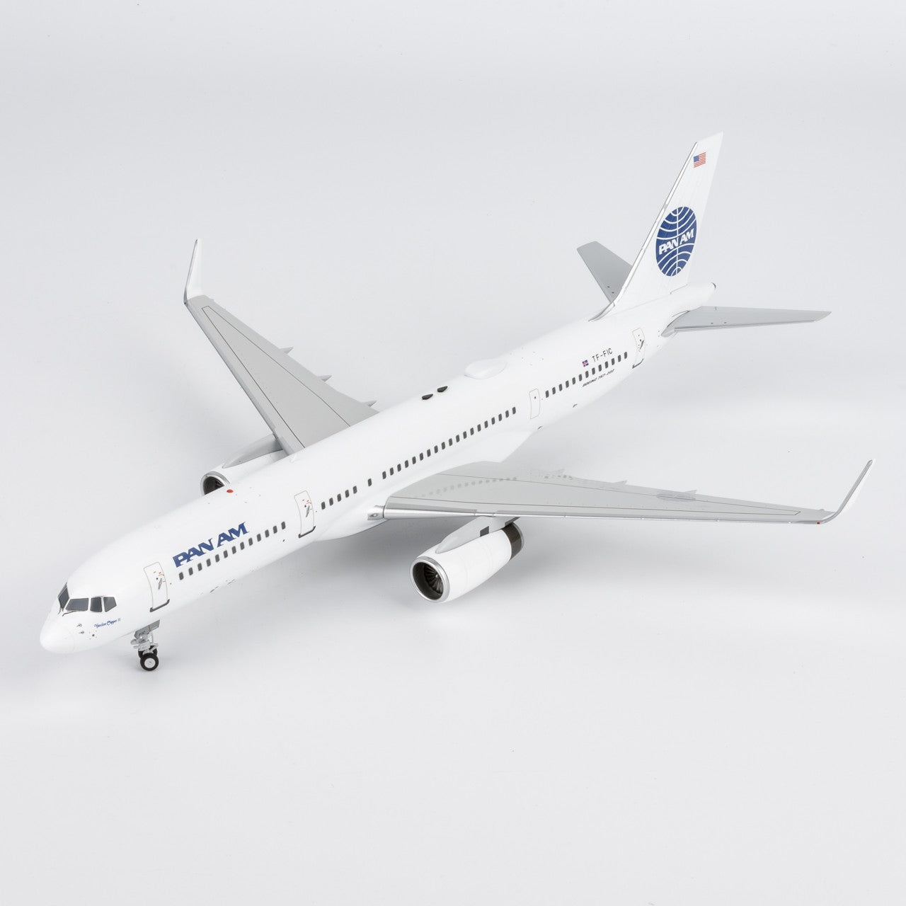 1:200 NGmodels Icelandair Boeing 757-200 Passenger Airplane Diecast Plane Model