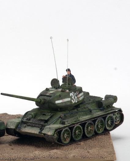 FOV SOVIET MEDIUM TANK T-34/85 36# Battle Weathering Version 1/32 DIECAST MODEL