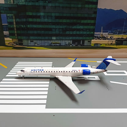 1:200 Geminijets United Airlines Bombardier CRJ550 Airplane Diecast Plane Model