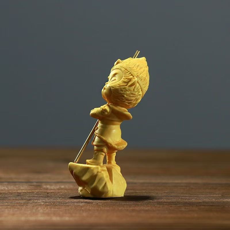Chinese Arborvitae Wood Carving Sun Wukong Monkey King Decoration